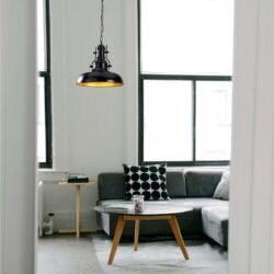 Κατασκευασμένο από μέταλλο σε μαύρη απόχρωση εξωτερικά και χρυσή εσωτερικά. <br  width=