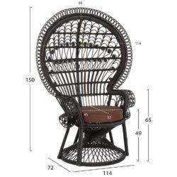 Η πολυθρόνα ROYAL PEACOCK από Rattan σε ΜΑΥΡΟ χρώμα είναι εντυπωσιακή και σίγουρα θα αφήσει το στίγμα της σε όποιο σαλόνι κι αν τοποθετηθεί. Το κάθισμά της είναι στρογγυλό και στηρίζεται σε μια εντυπωσιακή «πλεκτή» κυλινδρική βάση πάνω στην οποία υπάρχει το ΜΑΥΡΟ αναπαυτικό μαξιλάρι. Αλλά ακόμα πιο εντυπωσιακή είναι η κατασκευή των μπράτσων και της πλάτης. Το Rattan πλέκεται αριστοτεχνικά δημιουργώντας πανέμορφα σχέδια και οι διαστάσεις της πολυθρόνας τονίζουν ακόμα περισσότερο την τέχνη που υπάρχει στην κατασκευή της! <br />