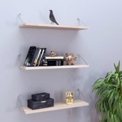 που συγκρατούνται από μεταλλικό σκελετό.<br  width=