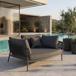 Το πολυτελές 2θέσιο daybed εξωτερικού χώρου CAMELLIA είναι κατασκευασμένο από αλουμίνιο